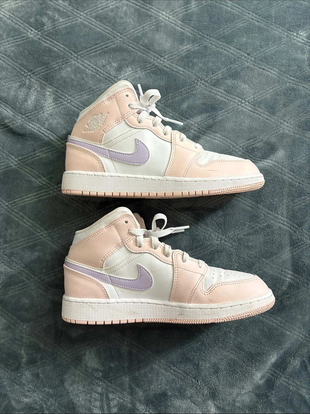 Nike mid top